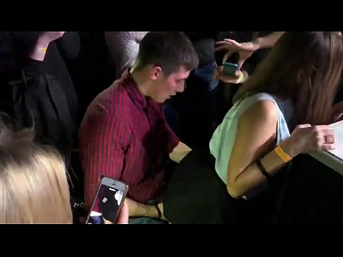 ❤️ ရုရှားနိုက်ကလပ်တစ်ခုတွင် အမှန်တကယ် လိင်ဆက်ဆံခြင်း။ အသက် 18 နှစ်အရွယ် ရုရှားမိန်းကလေးတစ်ဦး နိုက်ကလပ်တွင် စအိုနှင့်အင်္ဂါဇာတ်ဖြင့် ဖောက်ထွင်းခံခဲ့ရသည်။ ❤ Fucking video  မှာ porn my.mrpornogratis.ru ❌❤